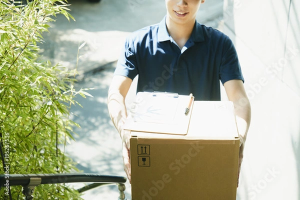Obraz 配送 配達員 ダンボール 制服