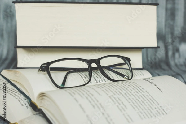 Obraz Książka i okulary 