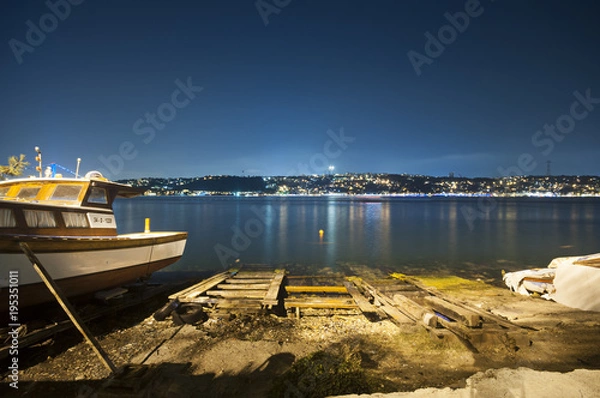 Obraz Fishing boat from Cengelkoy with night view of Istanbul