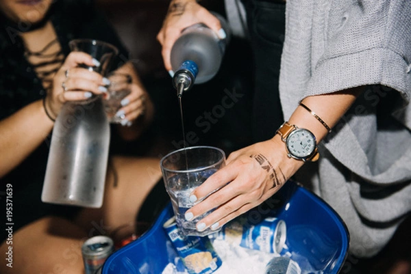 Obraz Cocktail pouring