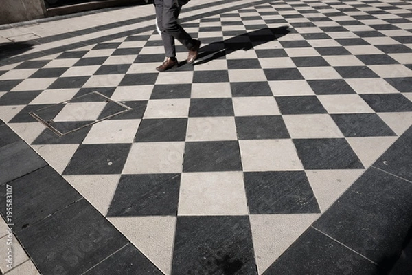 Fototapeta man walks on checkered floor in pescara
