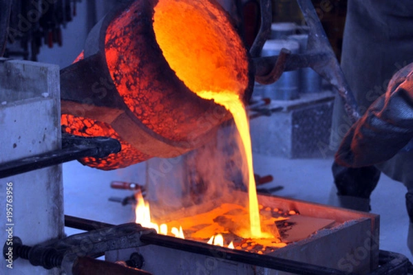 Obraz Casting a metal sculpture