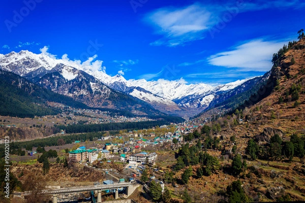 Fototapeta View of Manali situated at a height of 6260 feet above sea level,it is one of the most popular, beautiful and awe-inspiring hill stations in India