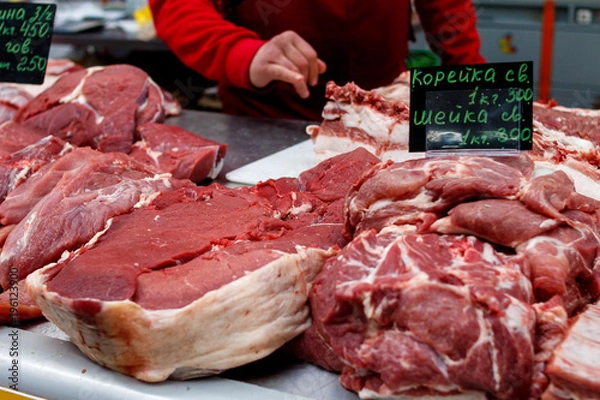 Obraz сырое мясо на рынке, говядина