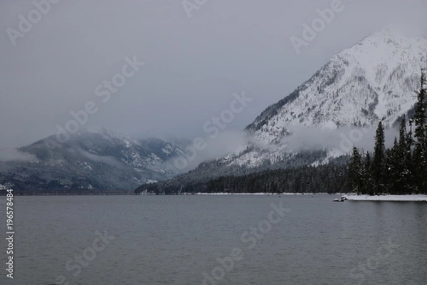 Obraz Mountain over a lake