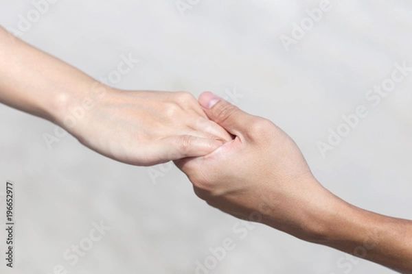 Fototapeta closeup of couple hold hands