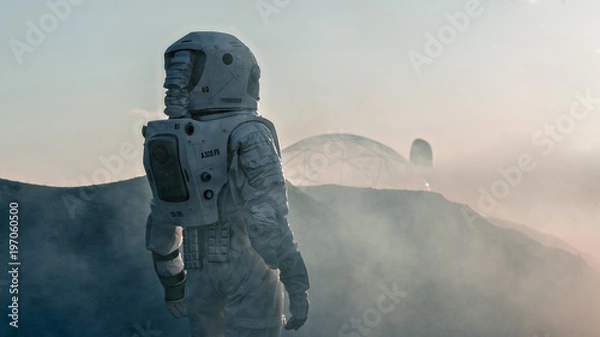 Fototapeta Ujęcie astronauty na Czerwonej Planecie obserwującej swoją bazę / stację badawczą. W niedalekiej przyszłości pierwsza załogowa misja na Marsa, postęp technologiczny przynosi eksplorację kosmosu i kolonizację.