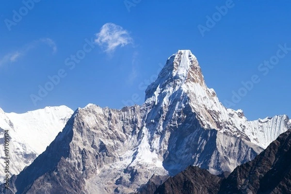 Obraz Mount Ama Dablam within clouds