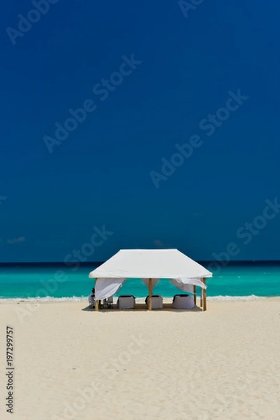 Obraz Cancun Beach and Bed (Vertical)
