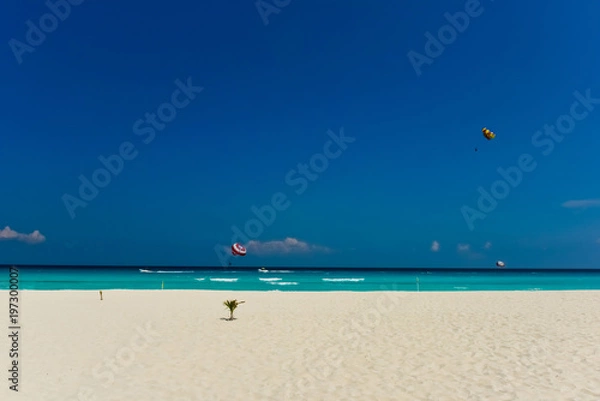 Obraz Cancun Beach and Parasailing (Horizontal)