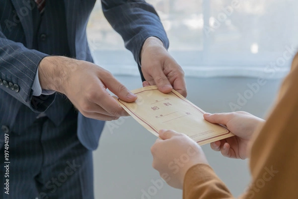 Fototapeta 給料を受け取る女性