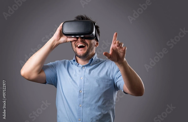 Fototapeta Bearded guy in virtual reality