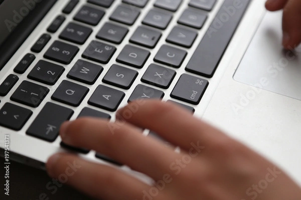 Obraz Tastatur eines Laptops mit schwarzen tasten