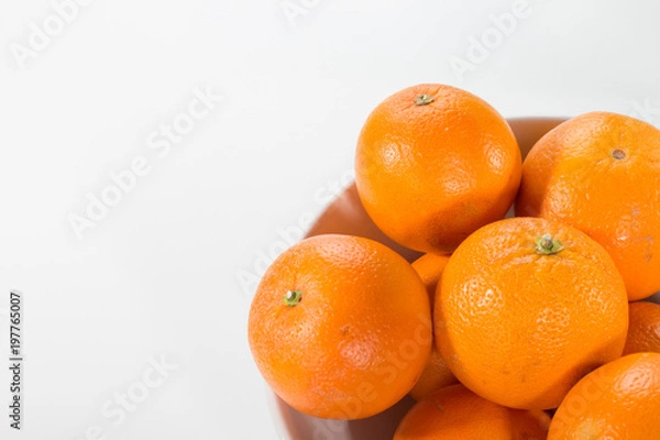 Obraz Orangen in weißer großer Schüssel rechts unten