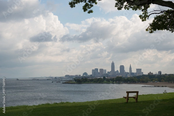 Fototapeta Cleveland from Edgewater with Clouds