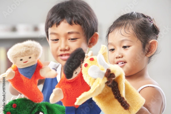 Obraz Sibling playing hand puppet