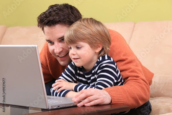 Obraz Vater und Sohn am Computer