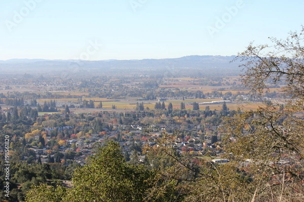 Obraz Shiloh Ranch Regional Park in southeast Windsor features a rugged landscape in the foothills of the Mayacamas Mountains. The park includes oak woodlands, forests of mixed evergreens.