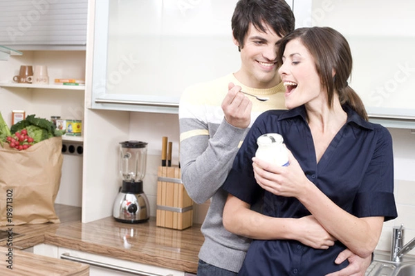 Obraz pärchen isst joghurt