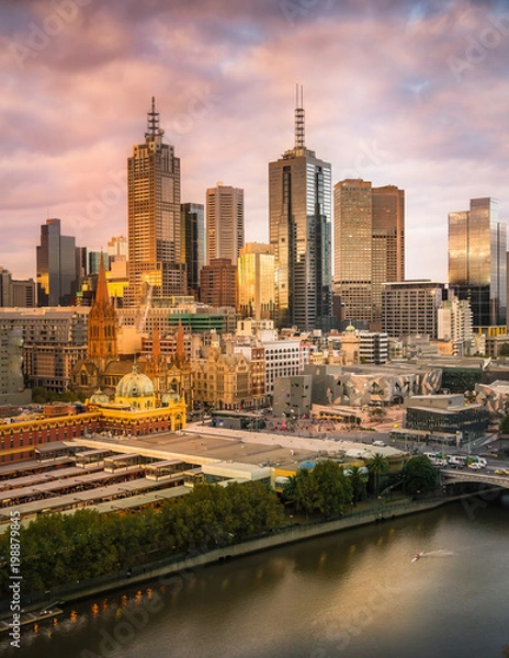 Fototapeta Skyline of Melbourne along the river Yarra from a high vantage point