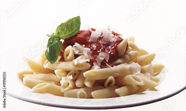 Fototapeta Rigatoni mt Tometen und Basilikum