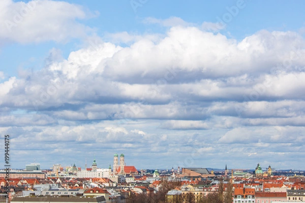Obraz City center of Munich with the Frauenkirche and clouds