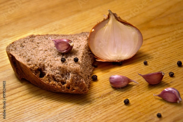 Fototapeta fresh rye bread and onion