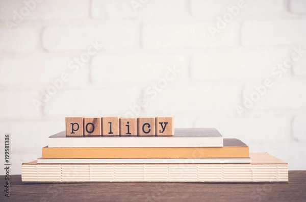 Obraz Polityka słowo i puste tło przestrzeni.