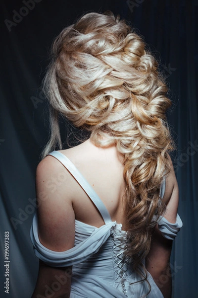 Fototapeta Красивая причёски девушки блондинки сзади