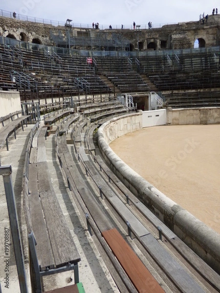 Fototapeta Teatro romano de Nimes,ciudad de la región de Occitania del sur de Francia con importantes restos romanos