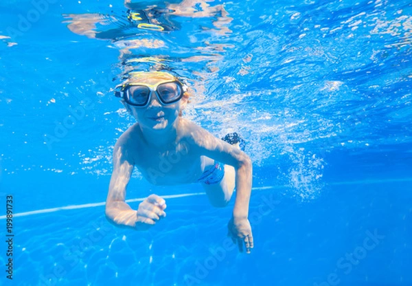 Obraz boy in swimming pool