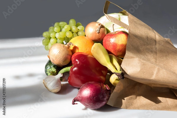 Obraz Warzywa i owoce w torbie