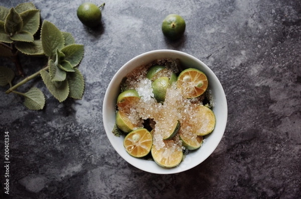 Fototapeta Healthy drink with fresh leaves, lemon, honey and sugar