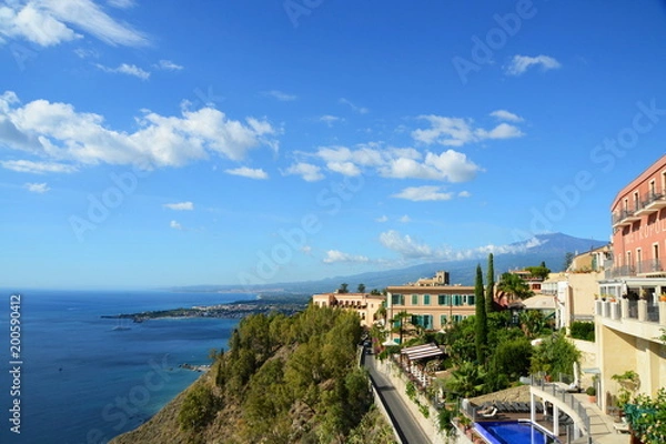Fototapeta イタリア、シチリアのタオルミーナの風景