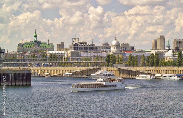 Obraz A riverboat on the St. Lawrence river with the Montreal City Hall in background
