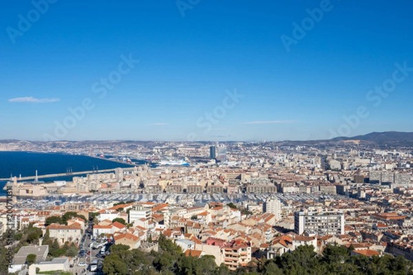 Obraz ノートルダム・ド・ラ・ガルド寺院の丘から見るマルセイユの風景