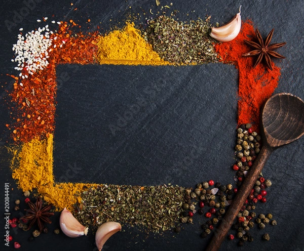 Obraz do kuchni Różnego rodzaju przyprawy na czarnym tle