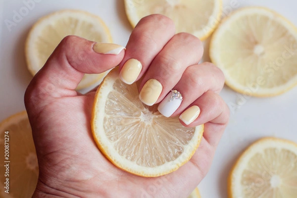 Obraz Lemon manicure