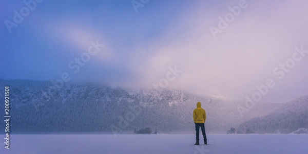 Obraz Gelbe Jacke am Eibsee1