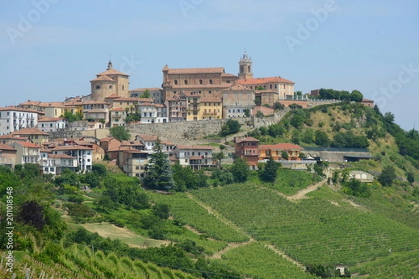 Fototapeta イタリア、ワインの里ピエモンテの風景