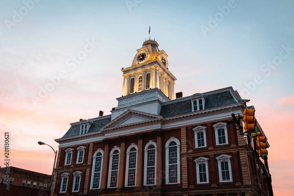 Obraz a view of the old courthouse in Indiana PA at sunset