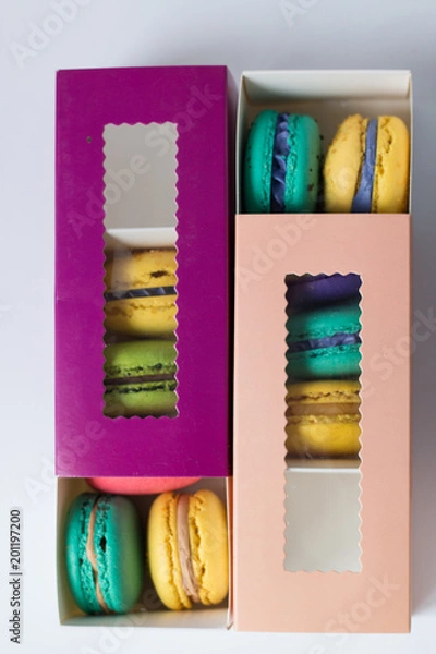 Fototapeta mix of macaroons in purple and pink boxes