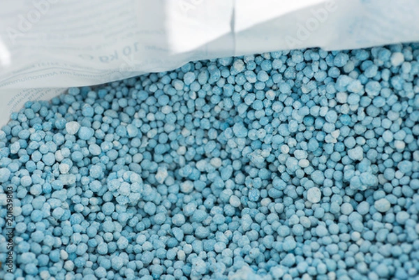 Obraz Düngemittel Blaukorn in der Tüte