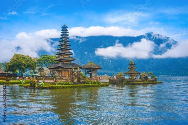 Obraz Świątynia Ulun Danu Beratan na wyspie Bali w Indonezji