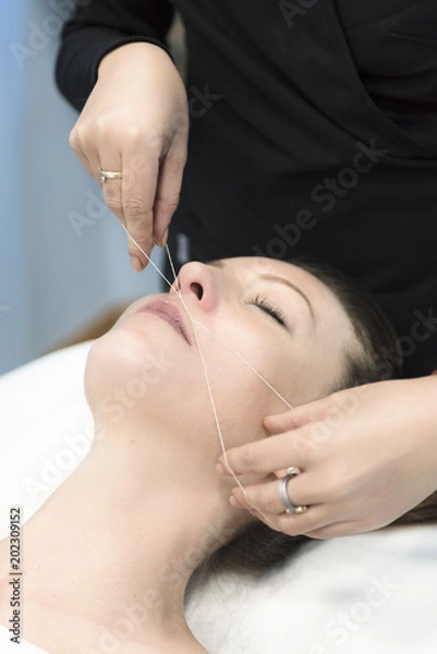 Obraz woman in a Threading