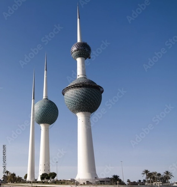 Fototapeta Widok zewnętrzny na zbiornik świeżej wody, znany również jako Kuwait Towers, Kuwejt