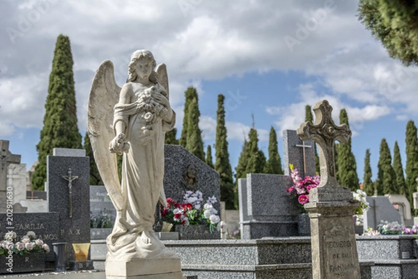 Obraz primer plano de estatua de ángel en el cementerio