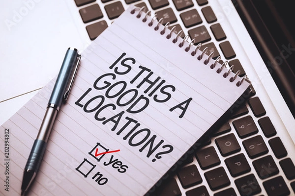 Fototapeta yes no against notepad on laptop