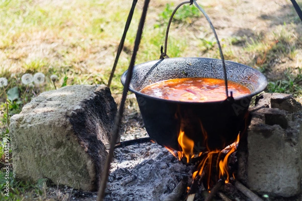Obraz Gulasz gotuje się w kotle
