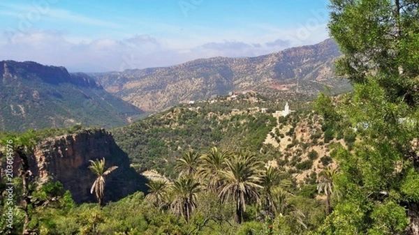 Fototapeta Vue extraordinaire des montagnes du haut atlas